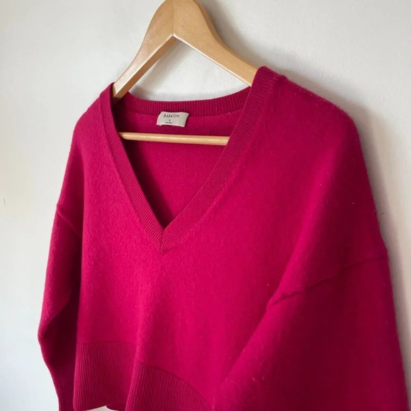Aritzia Babaton Ollie Sweater Cropped 100% Merino Wool Knit Dark Pink Sz Medium - Picture 3 of 6